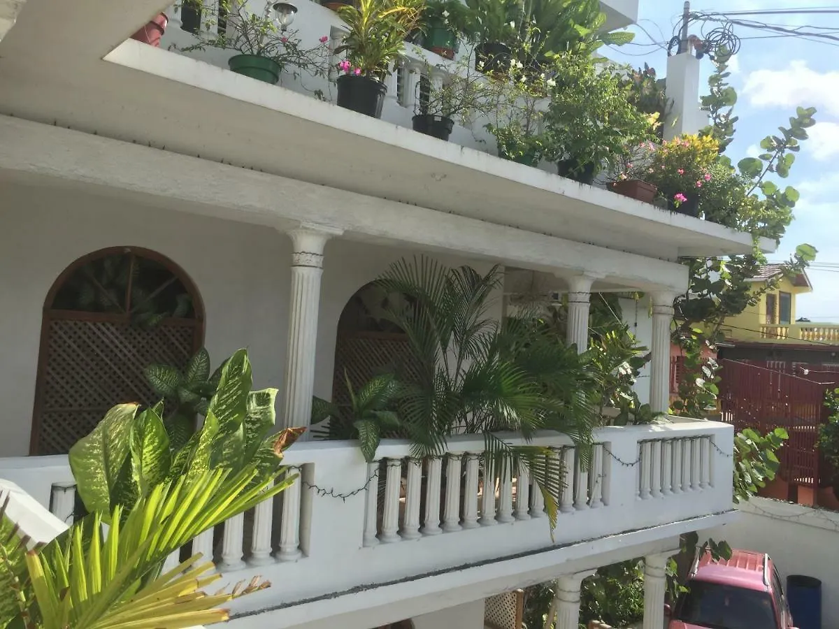 Hotel Callie'S Beach House Portmore