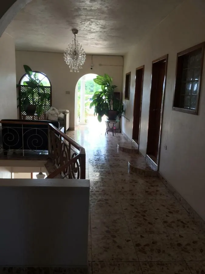 Hotel Callie'S Beach House Portmore 0*,