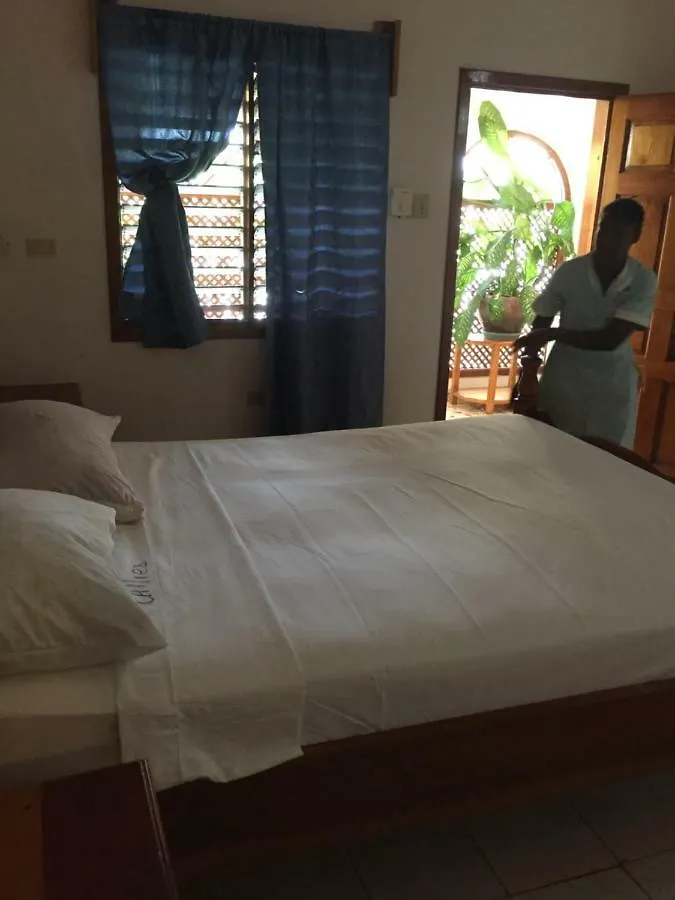 Hotel Callie'S Beach House Portmore