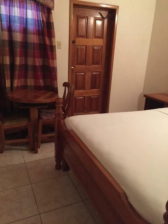 Hotel Callie'S Beach House Portmore