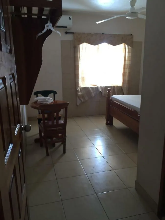Hotel Callie'S Beach House Portmore Jamajka