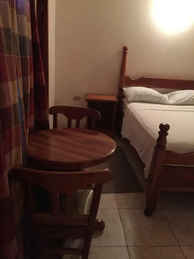 Hotel Callie'S Beach House Portmore