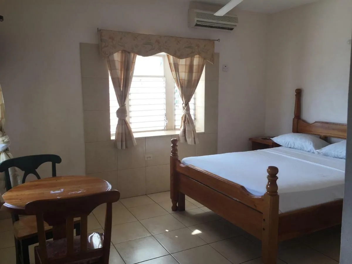 Hotel Callie'S Beach House Portmore